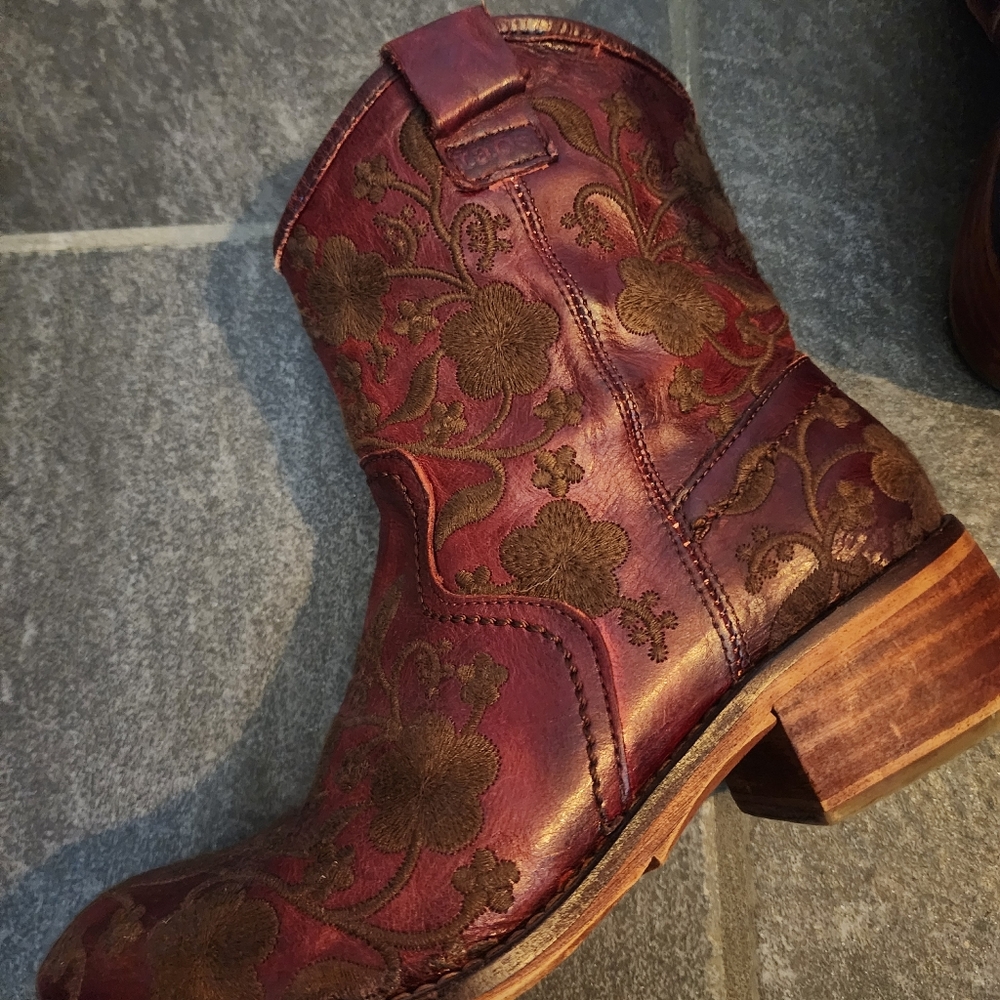Taos Embroidered Ankle Boots Booties Size 36